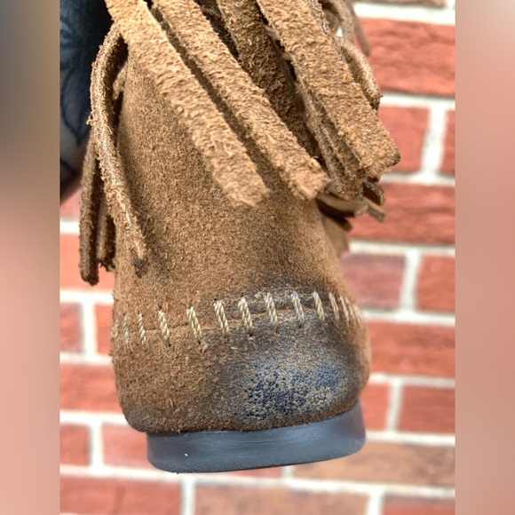 Women’s Minnetonka fringed moccasins - Picture 7 of 9